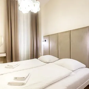  Apartmán Andrea 1907 - úplně Nový Minutu Od Mlýnské Kolonády, Foceno Těsně Před Dokončením